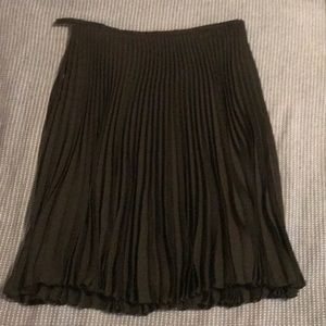Dana Buchman black pleated skirt